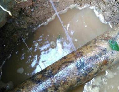 阿瓦提楼顶渗水维修公司分享下地暖漏水的原因及检测方法。